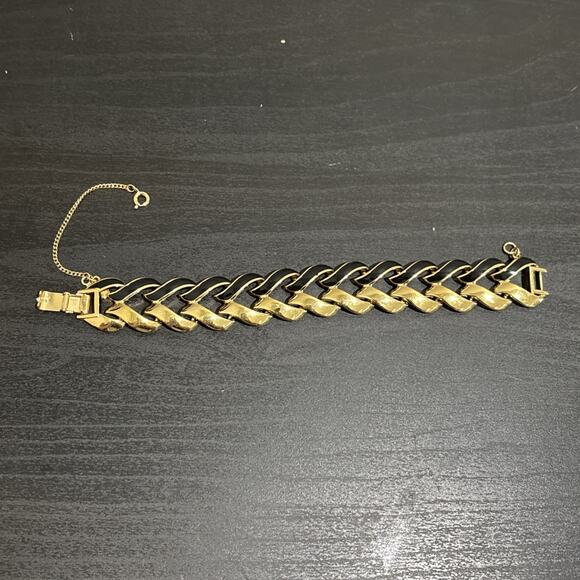 Vtg Monet Gold Tone MCM Chunky Link Bracelet w/ Safety Chain Heart Black Enamel - Picture 4 of 8